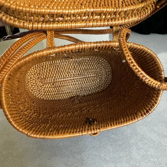 Woven Handbag - Picture 7 of 11